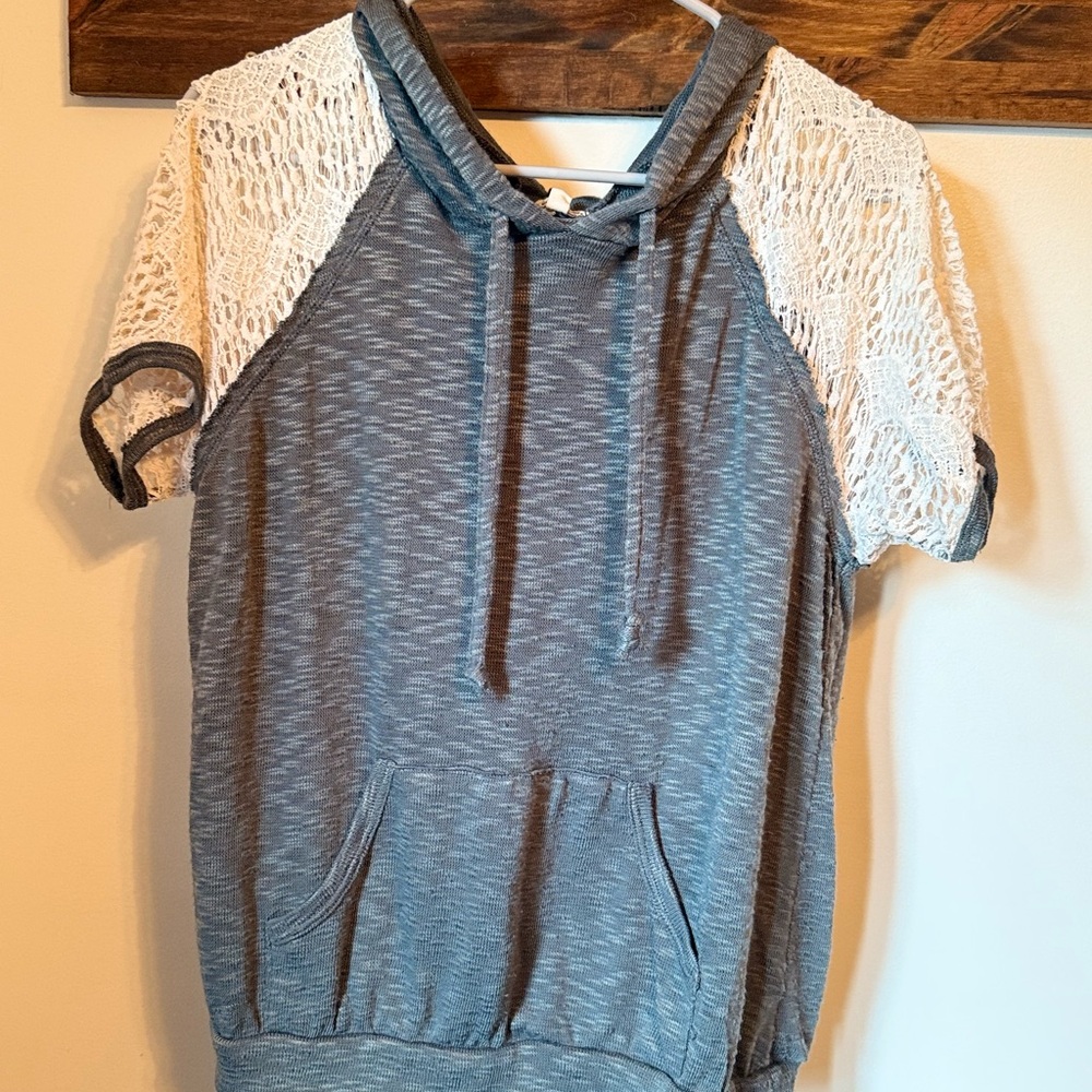 Eyeshadow Gray and Cream Lace Sleeve Hoodie
